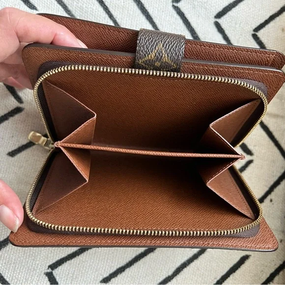 Authentic large Louis Vuitton wallet with removable document holder LV - Picture 7 of 10